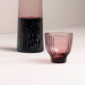 gekleurd waterglas roze